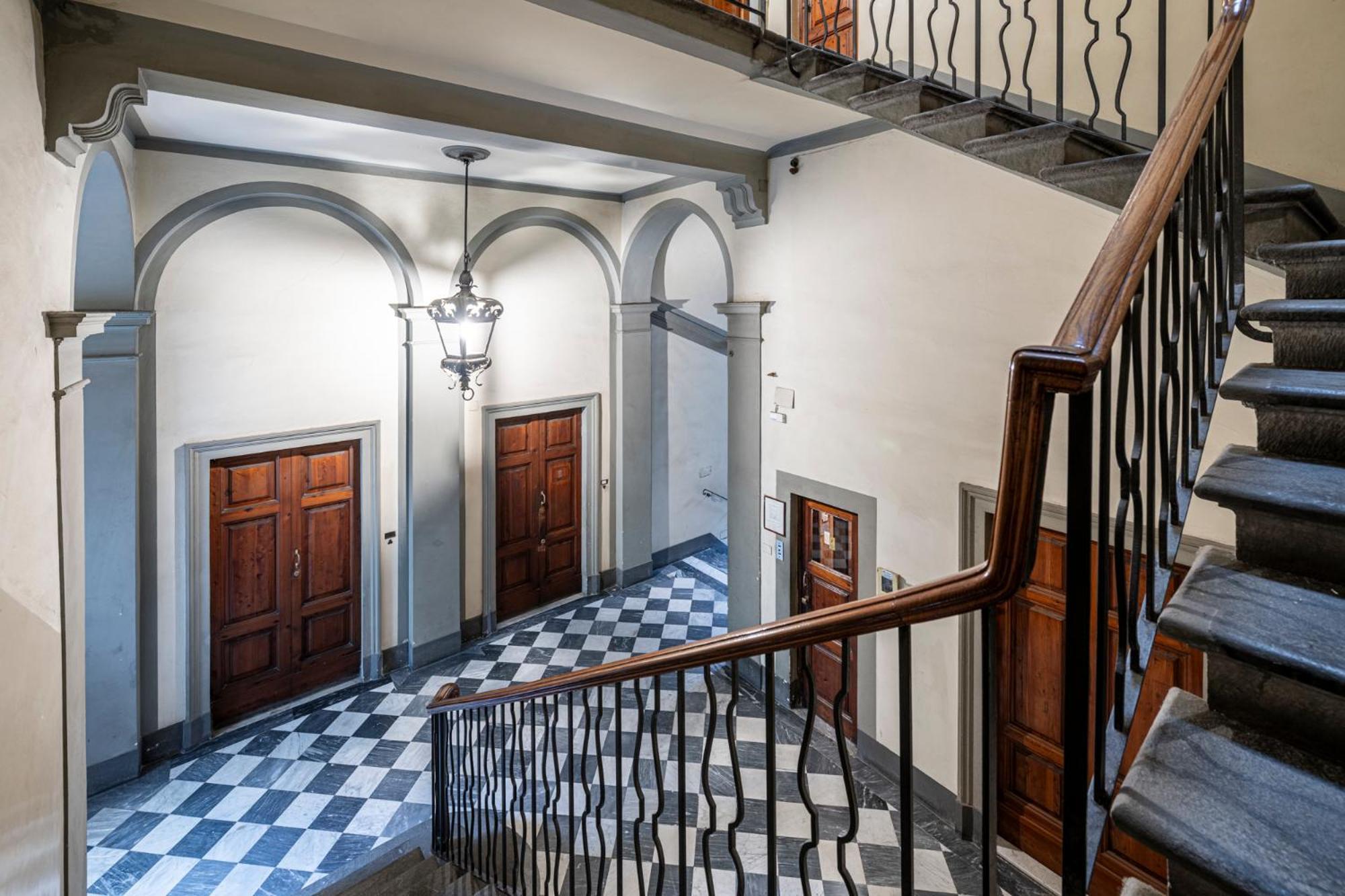 Cherubini Palace Thematic Apartment Florence Extérieur photo