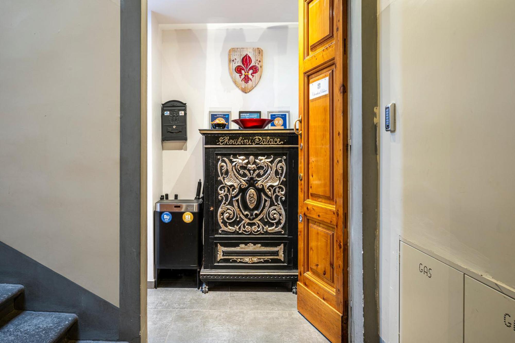 Cherubini Palace Thematic Apartment Florence Extérieur photo